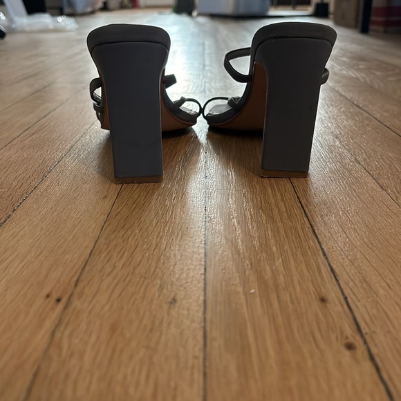Grey strappy heels - Picture 3 of 3